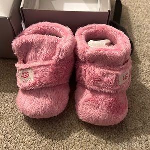 UGG Bixbee toddler boots size XS 0-6 months New in the box.
